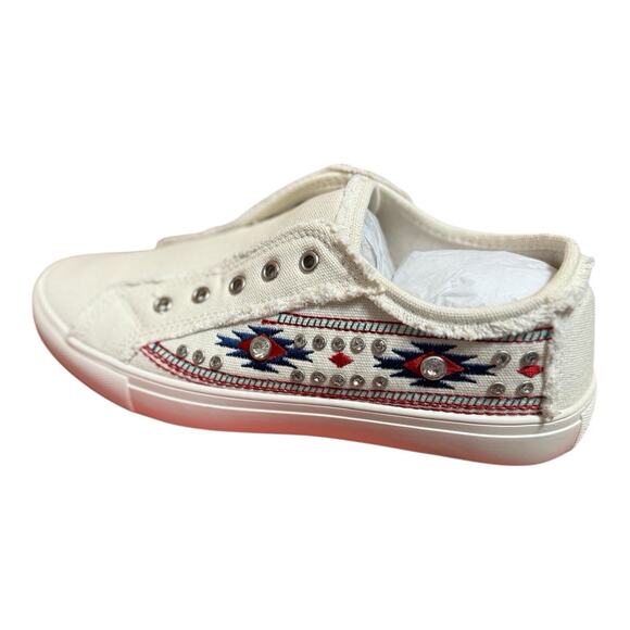 Montana West Aztec Embroidered Canvas Slip On Sneakers Women's Size 9 NIB - Picture 1 of 9